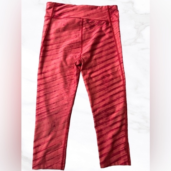 Under Armour athletic leggings size Small NWOT - Picture 2 of 3